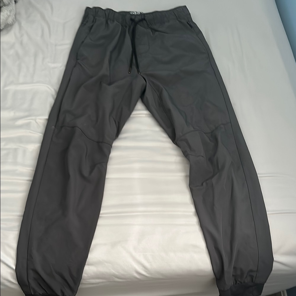 Hollister Gray Sweatpants with Elastic Cuffs and Relaxed Fit